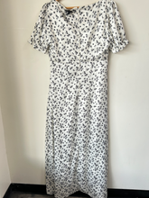Load image into Gallery viewer, Francesca's Maxi Dress Size Large
