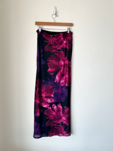 Load image into Gallery viewer, Fashion Nova Long Skirt Size Large
