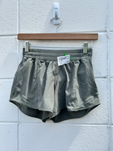 Load image into Gallery viewer, Lulu Lemon Athletic Shorts Size 3/4
