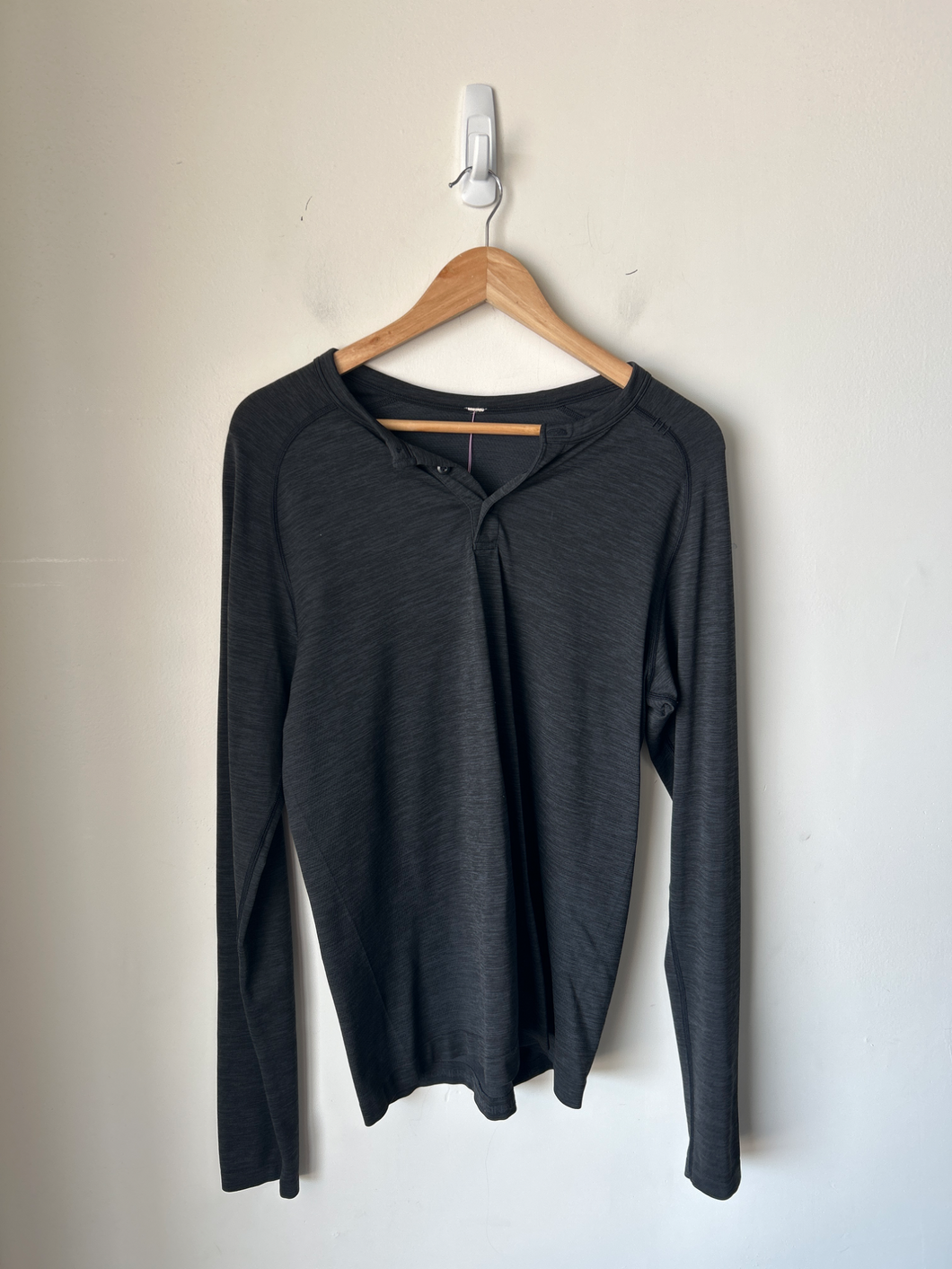 Lulu Lemon Athletic Top Size Medium