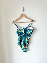 Load image into Gallery viewer, Cupshe Womens Swimwear Size Medium
