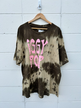 Load image into Gallery viewer, Urban Outfitters ( U ) T-shirt Size Medium
