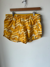 Load image into Gallery viewer, Nike Dri Fit Athletic Shorts Size Large
