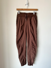 Load image into Gallery viewer, Lululemon Athletic Pants Size 3/4 (27)
