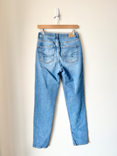 Load image into Gallery viewer, American Eagle Denim Size 3/4 (27)
