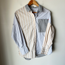 Load image into Gallery viewer, Bdg Long Sleeve Top Size Extra Small

