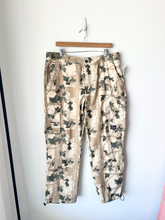 Load image into Gallery viewer, Pants Size 38
