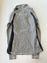 Load image into Gallery viewer, Lululemon Athletic Top Size Large
