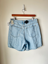 Load image into Gallery viewer, Abercrombie &amp; Fitch Shorts Size 11/12
