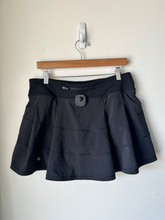Load image into Gallery viewer, Lulu Lemon Athletic Shorts Size 9/10

