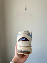 Load image into Gallery viewer, New Balance Womens Athletic Shoes Womens 5
