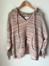Load image into Gallery viewer, Aerie Sweater Size Medium
