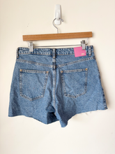 Load image into Gallery viewer, Zara Shorts Size 7/8
