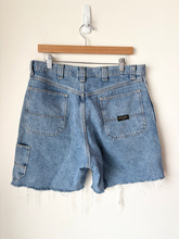 Load image into Gallery viewer, Wrangler Shorts Size 34
