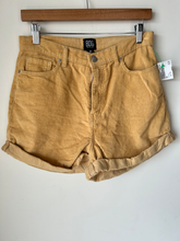 Load image into Gallery viewer, Bdg Shorts Size 7/8
