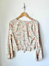 Load image into Gallery viewer, Sadie &amp; Sage Long Sleeve T-Shirt Size Small
