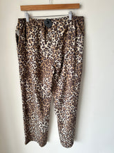 Load image into Gallery viewer, American Eagle Women’s Pants Size S
