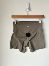Load image into Gallery viewer, Lululemon Athletic Shorts Size Small
