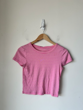 Load image into Gallery viewer, American Eagle Short Sleeve Top Size Medium
