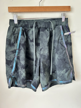 Load image into Gallery viewer, Lulu Lemon Athletic Shorts Size Large
