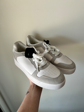 Load image into Gallery viewer, Casual Shoes Womens 8
