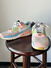 Load image into Gallery viewer, Nike Womens Athletic Shoes Womens 8.5
