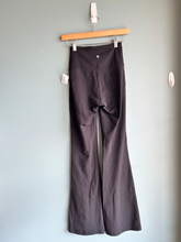 Load image into Gallery viewer, Lulu Lemon Athletic Pants Size Small
