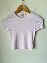 Load image into Gallery viewer, Aritzia T-Shirt Size Extra Small
