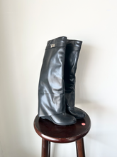 Load image into Gallery viewer, Boots Womens 6
