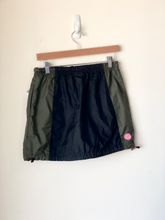 Load image into Gallery viewer, Nike Short Skirt Size Small
