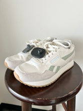 Load image into Gallery viewer, Reebok Womens Athletic Shoes Womens 8.5
