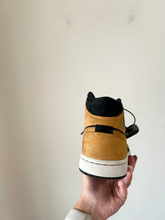 Load image into Gallery viewer, Nike Casual Shoes Womens 7
