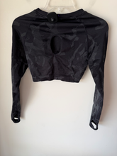 Load image into Gallery viewer, Gym Shark Athletic Top Size Medium
