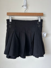 Load image into Gallery viewer, Aeropostale Short Skirt Size Small
