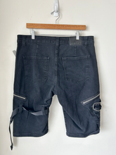 Load image into Gallery viewer, Shorts Size 36

