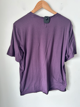 Load image into Gallery viewer, Lulu Lemon Athletic Top Size Small
