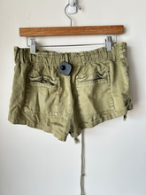 Load image into Gallery viewer, Free People Shorts Size Small
