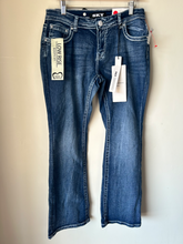 Load image into Gallery viewer, Sky Denim Size 13/14 (32)
