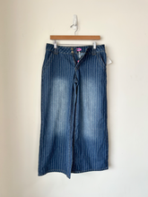 Load image into Gallery viewer, Edikted Denim Size Medium
