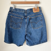 Load image into Gallery viewer, Levi Shorts Size 13/14
