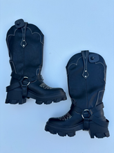 Load image into Gallery viewer, Fashion Nova Boots Womens 8
