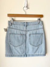 Load image into Gallery viewer, Forever 21 Shorts Size Small
