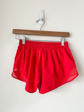 Load image into Gallery viewer, Lulu Lemon Athletic Shorts Size 3/4

