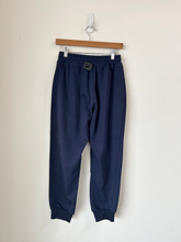 Load image into Gallery viewer, Alo Athletic Pants Size Small
