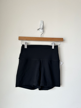 Load image into Gallery viewer, Yogalicious Athletic Shorts Size Small
