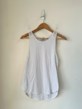 Load image into Gallery viewer, Lulu Lemon Athletic Top Size Medium
