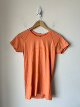 Load image into Gallery viewer, Lululemon Athletic Top Size Small
