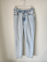 Load image into Gallery viewer, Urban Outfitters ( U ) Denim Size 28
