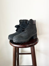 Load image into Gallery viewer, Timberland Shoes Boots Womens 11
