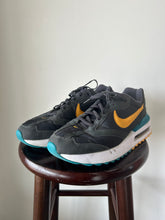 Load image into Gallery viewer, Nike Athletic Shoes Mens 11
